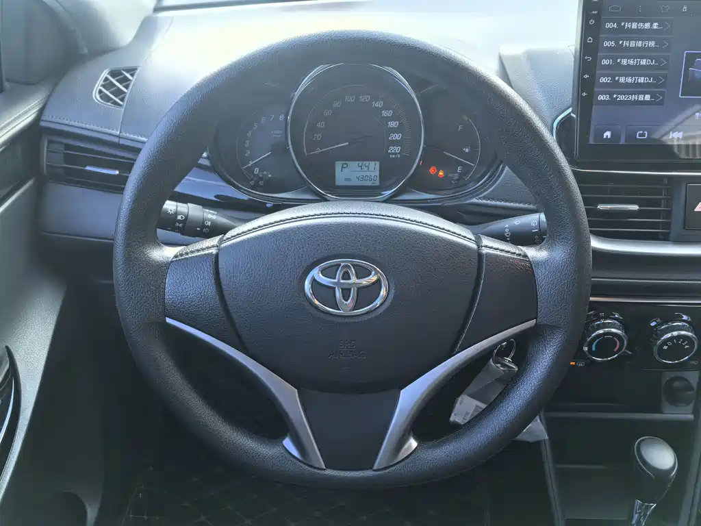 Toyota Yaris L — миниатюра 17
