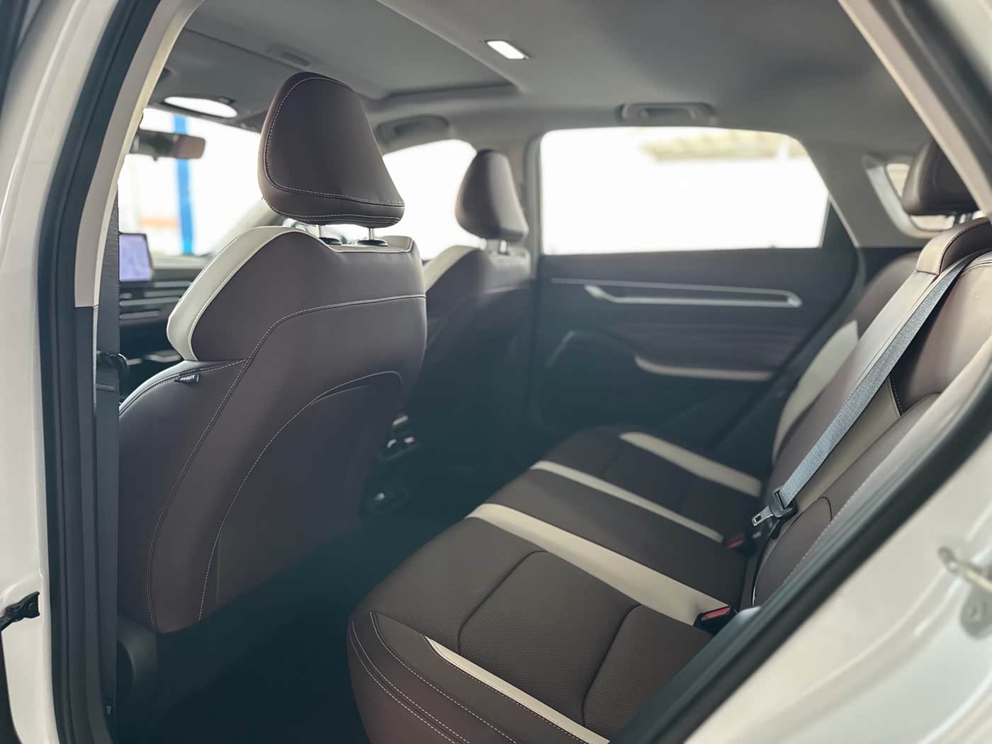 Geely Emgrand 1.5 л 2025 г. Белый, пробег 900 км