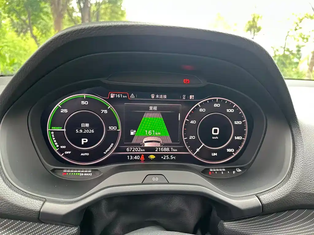 Audi Q2L e-tron — миниатюра 10