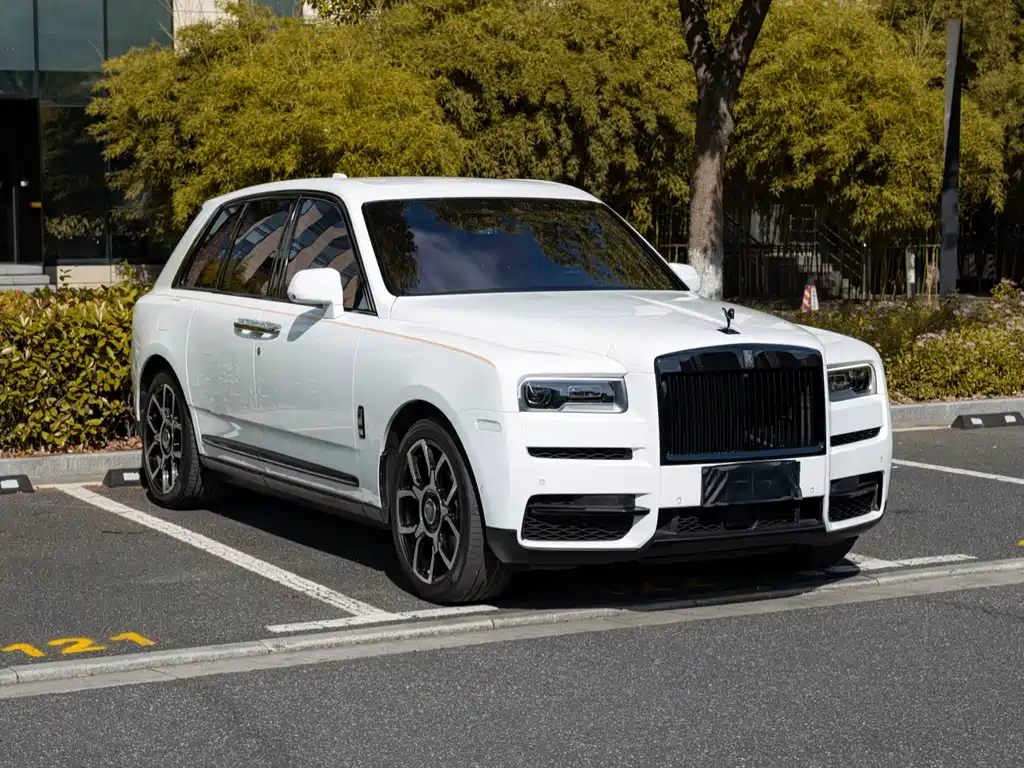 Rolls-Royce Cullinan 2022 мест