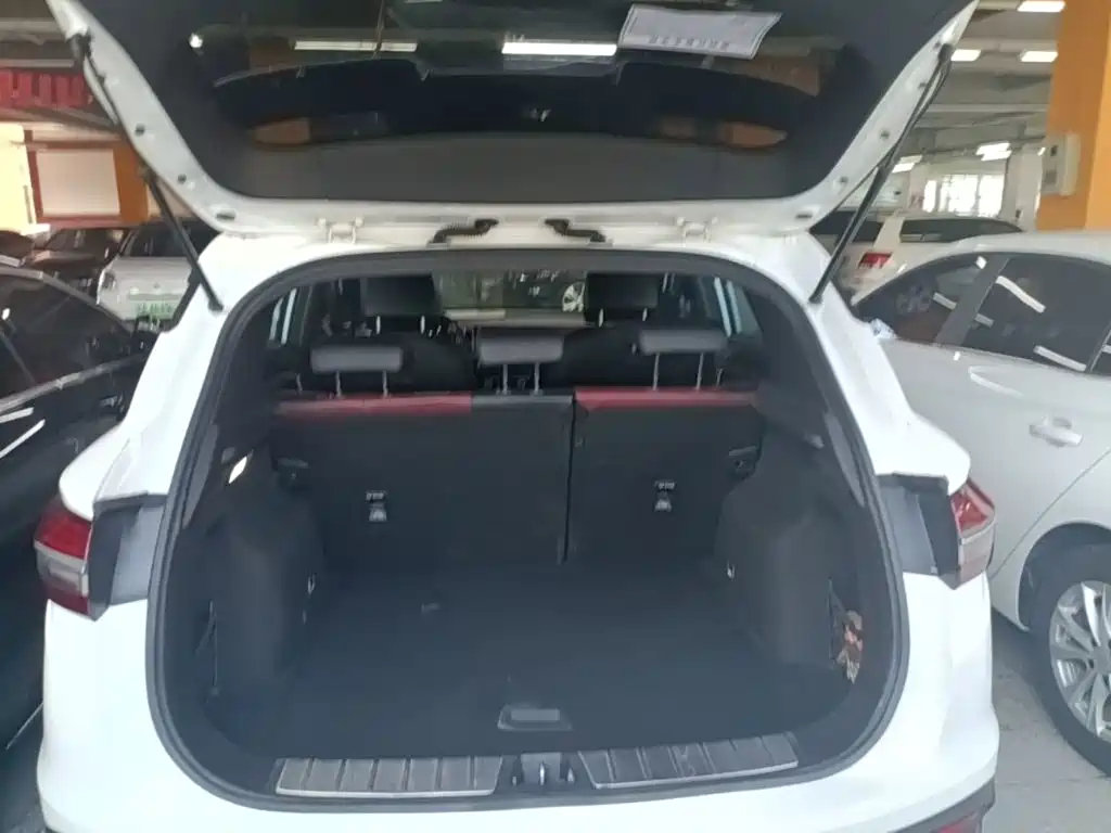 Geely Binyue — миниатюра 19