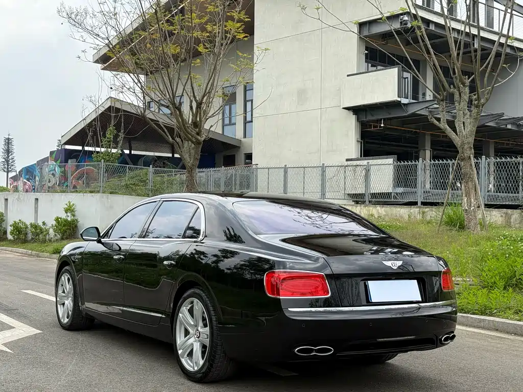 Bentley Flying Spur — миниатюра 12