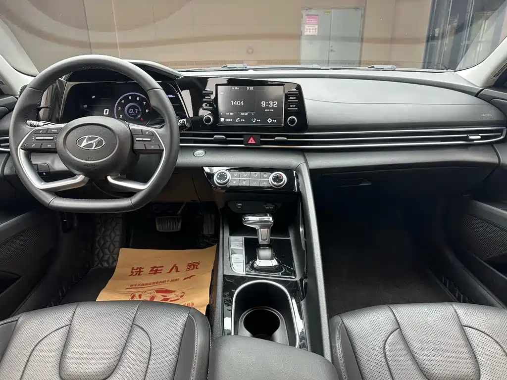 Hyundai Elantra — миниатюра 12