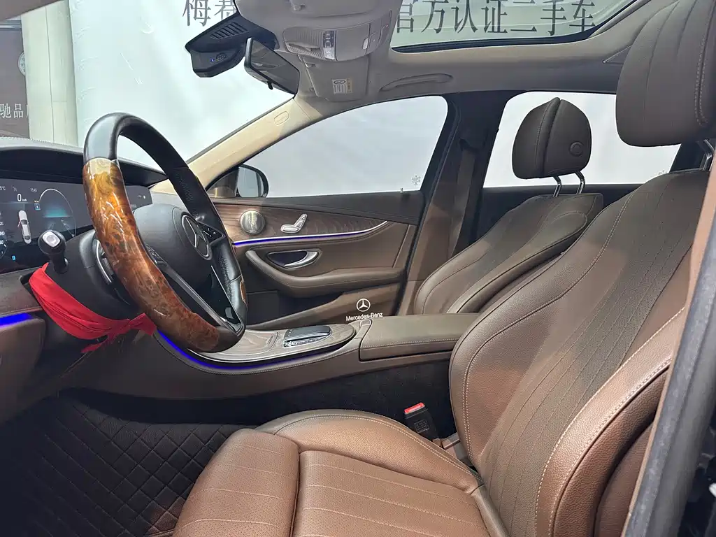 Mercedes-Benz E-Class — миниатюра 13