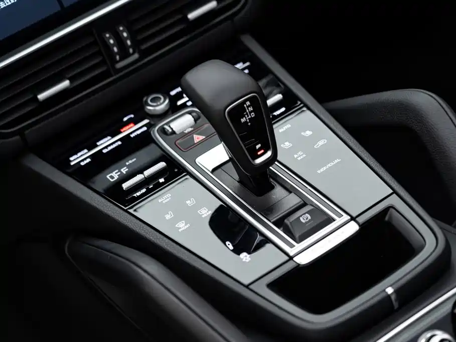 Porsche Cayenne Hybrid — миниатюра 17