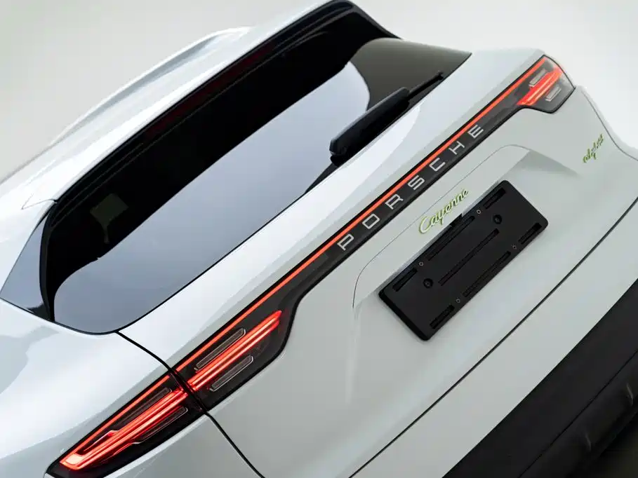 Porsche Cayenne Hybrid — миниатюра 8