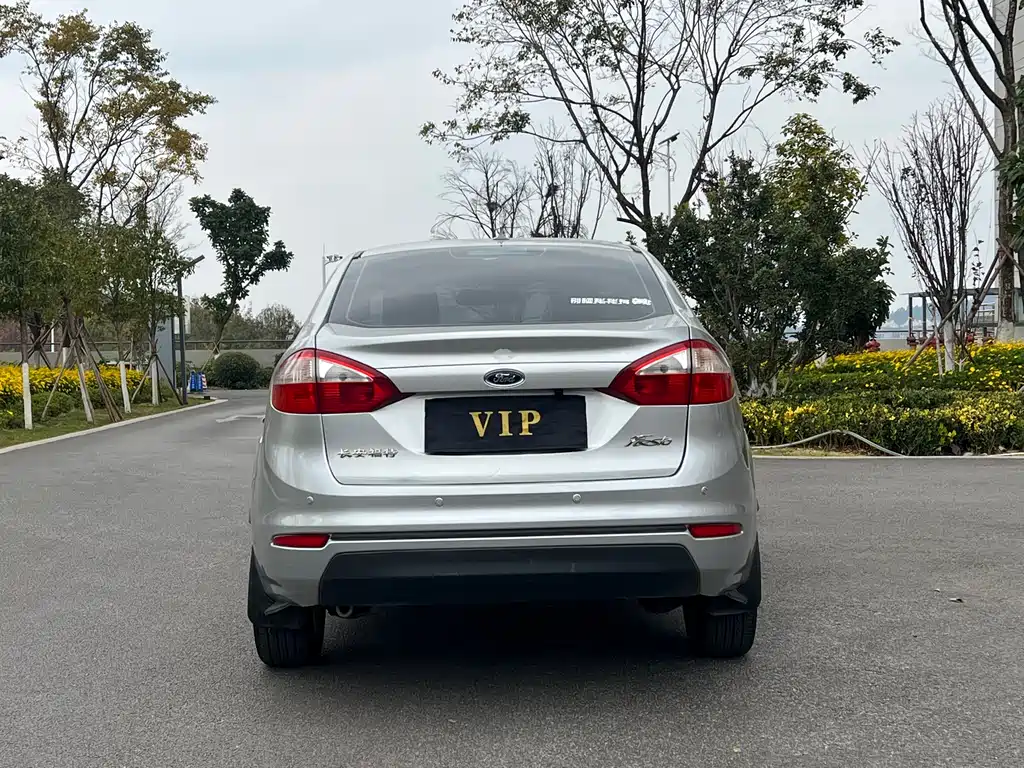 Ford Fiesta 2013 1.5L MT Fashion
