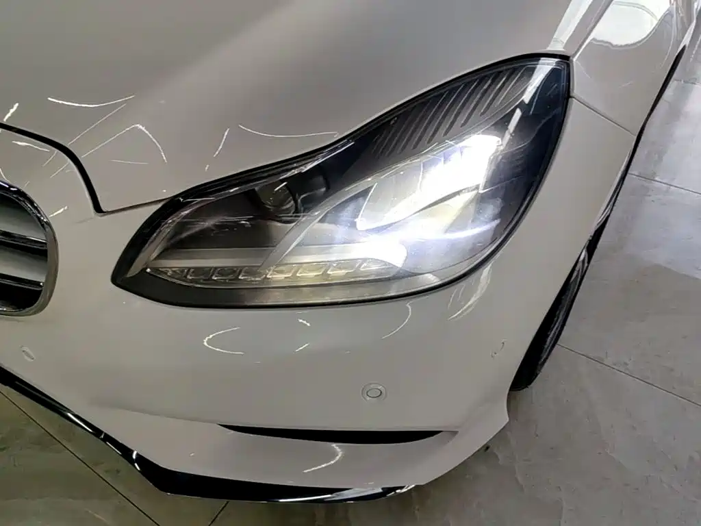 Mercedes-Benz E-Class — миниатюра 24