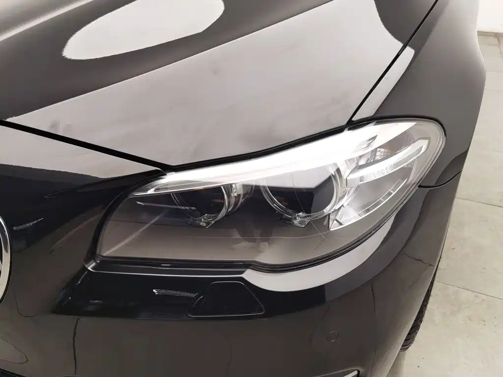 BMW 5 Series — миниатюра 7