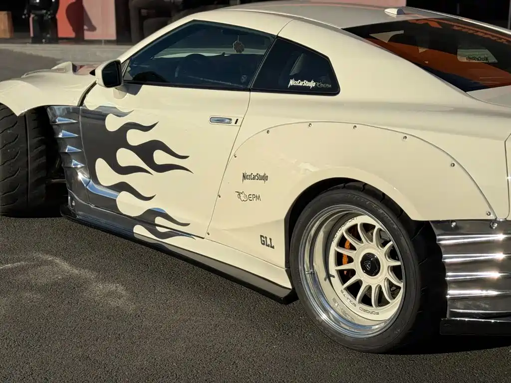 Nissan GT-R — миниатюра 18