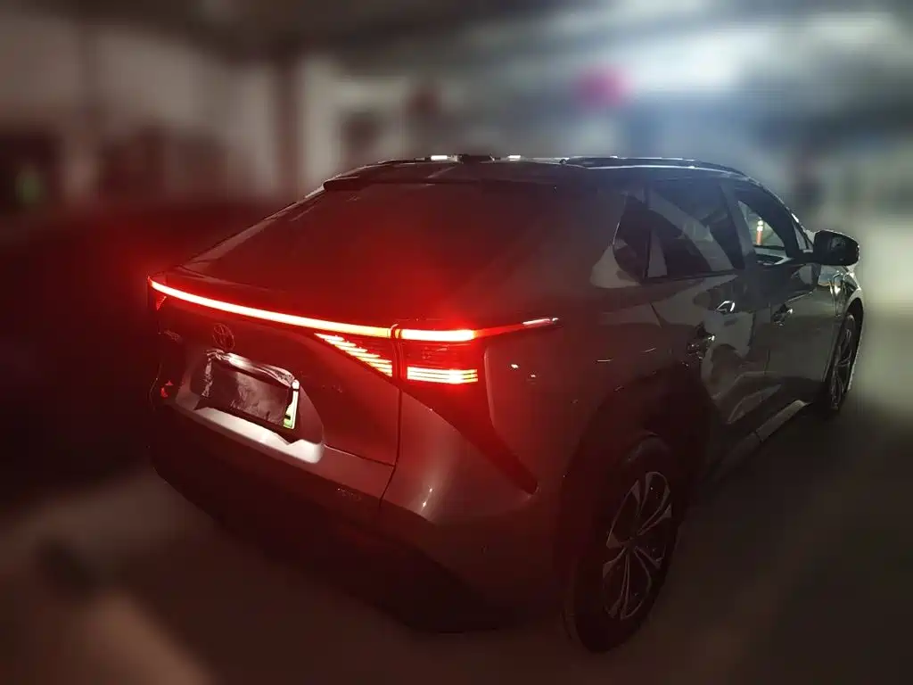 Toyota bZ4X — миниатюра 6