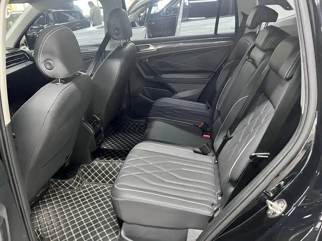 Volkswagen Tiguan L — миниатюра 3