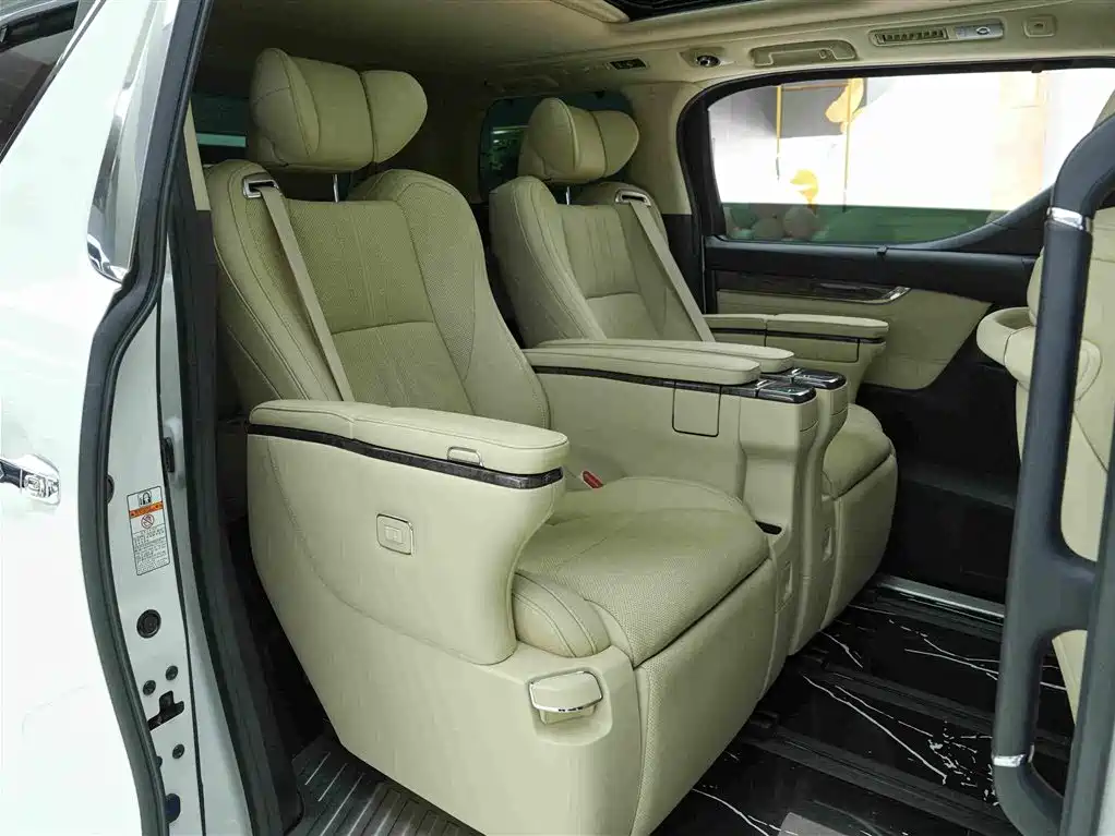 Toyota Vellfire — миниатюра 13