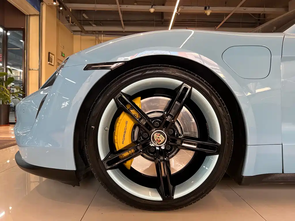 Porsche Taycan — миниатюра 9