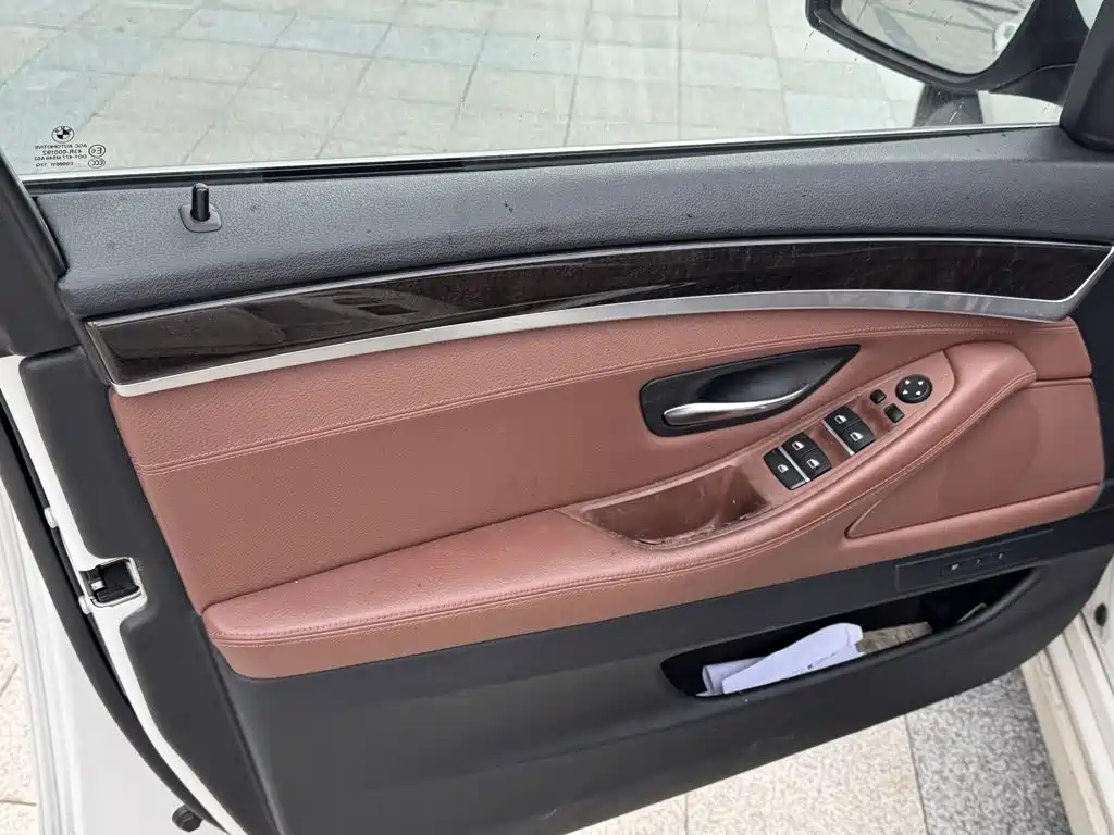 BMW 5 Series — миниатюра 14