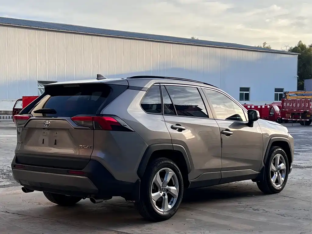 Toyota RAV4 — миниатюра 4