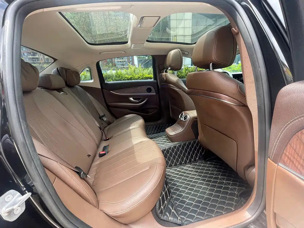 Mercedes-Benz E-Class — миниатюра 20