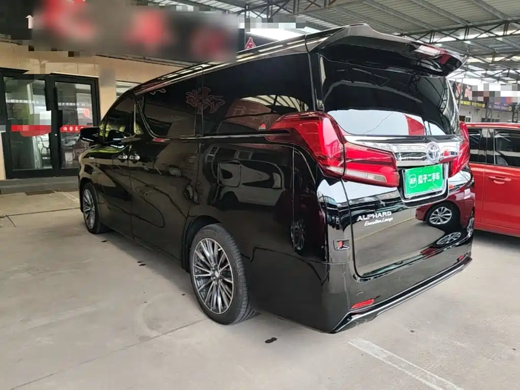 Toyota Alphard — миниатюра 5