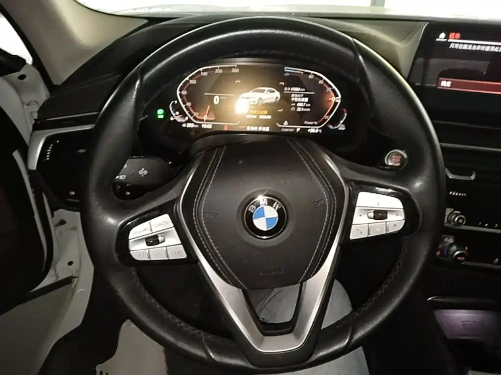 BMW 5 Series — миниатюра 11
