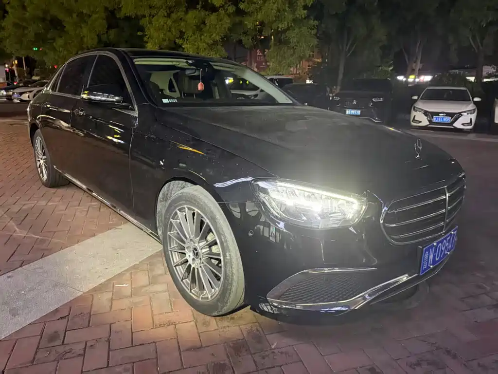 Mercedes-Benz E-Class — миниатюра 8