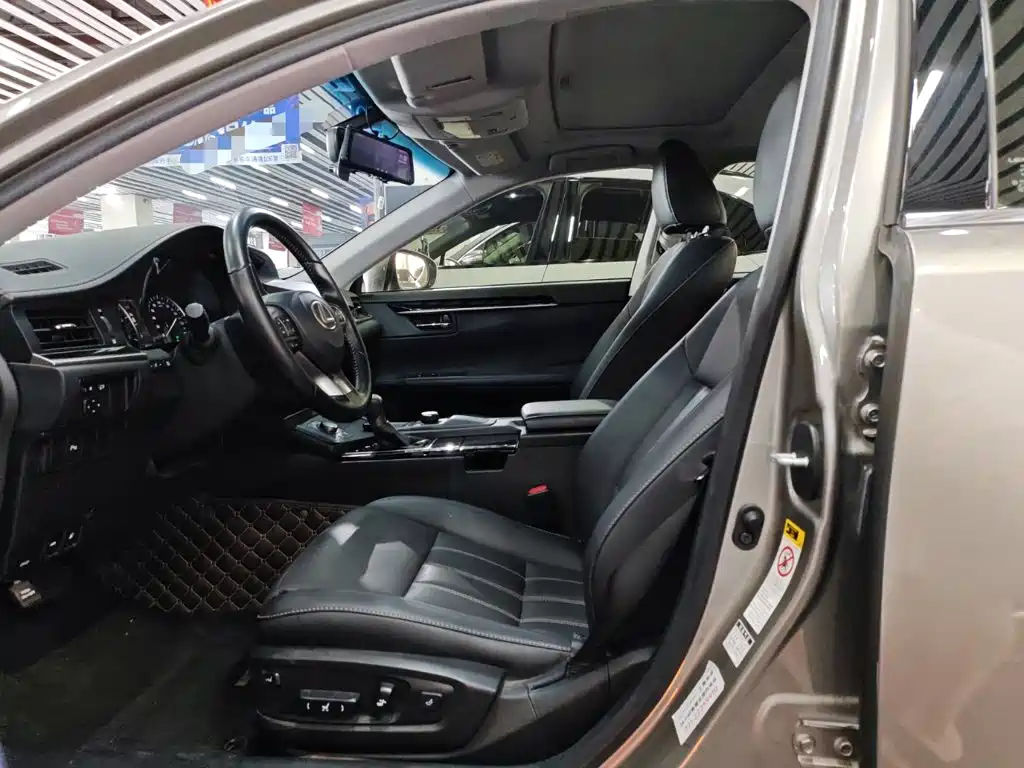 Lexus ES — миниатюра 9