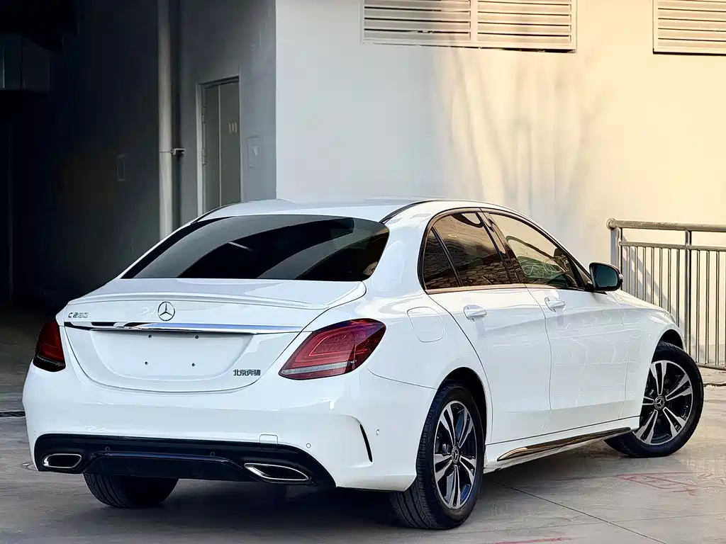 Mercedes-Benz C-Class — миниатюра 11