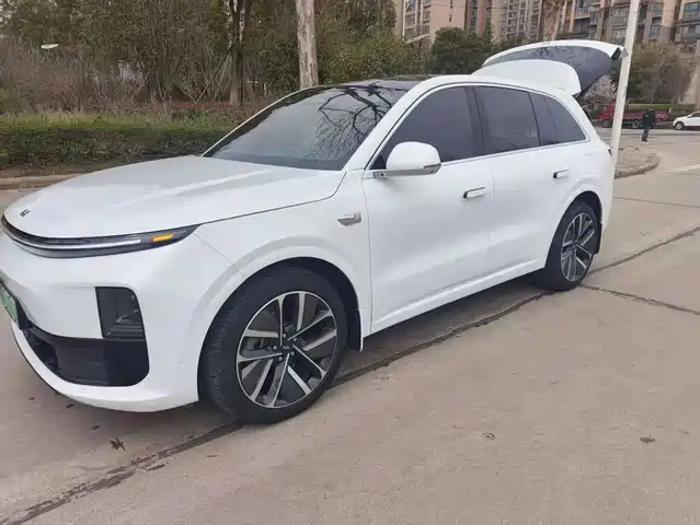 Li Auto IDEAL L6 2025