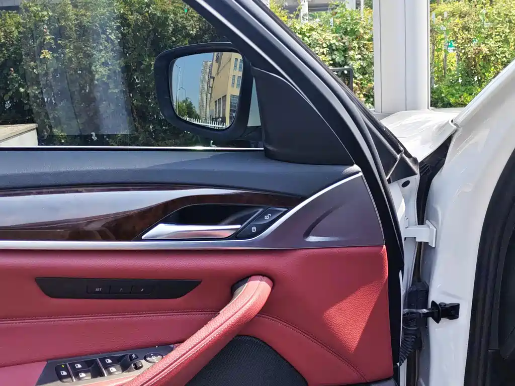 BMW 5 Series — миниатюра 10