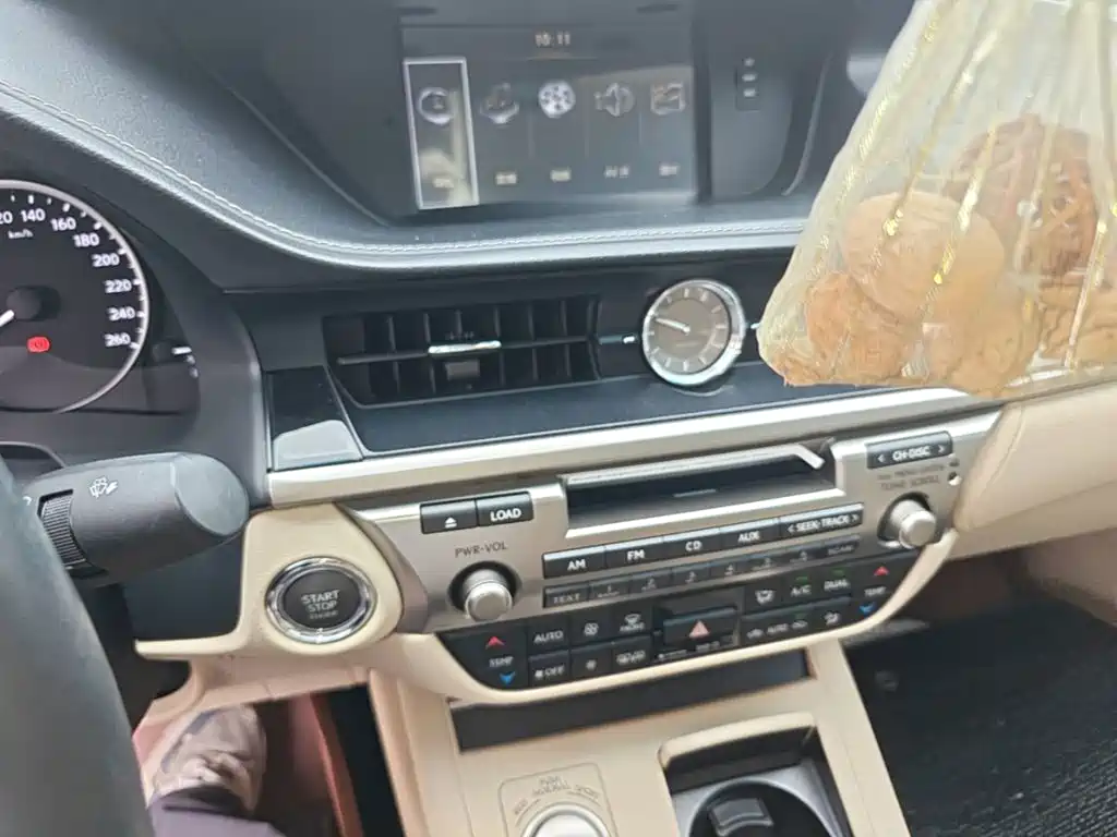 Lexus ES — миниатюра 13