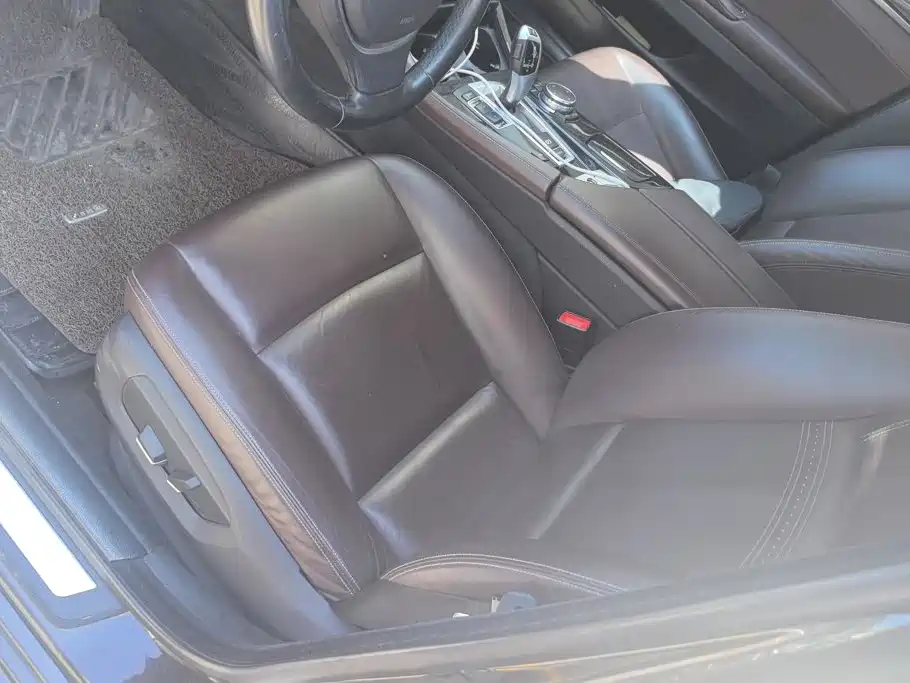 BMW 5 Series — миниатюра 9