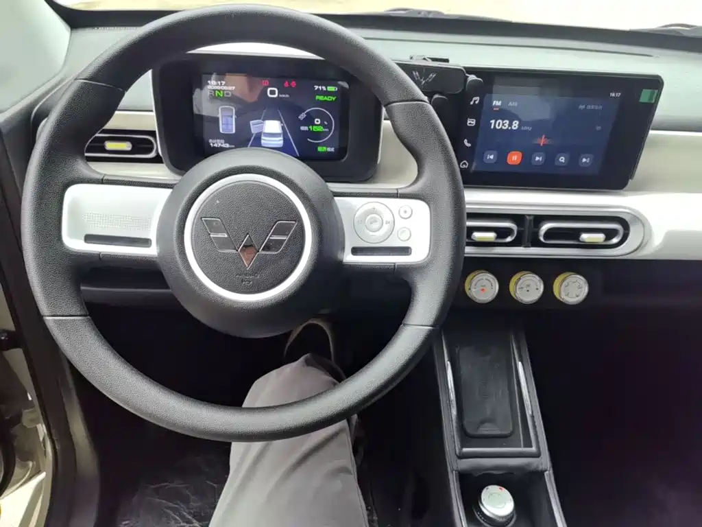 Wuling MINIEV — миниатюра 10