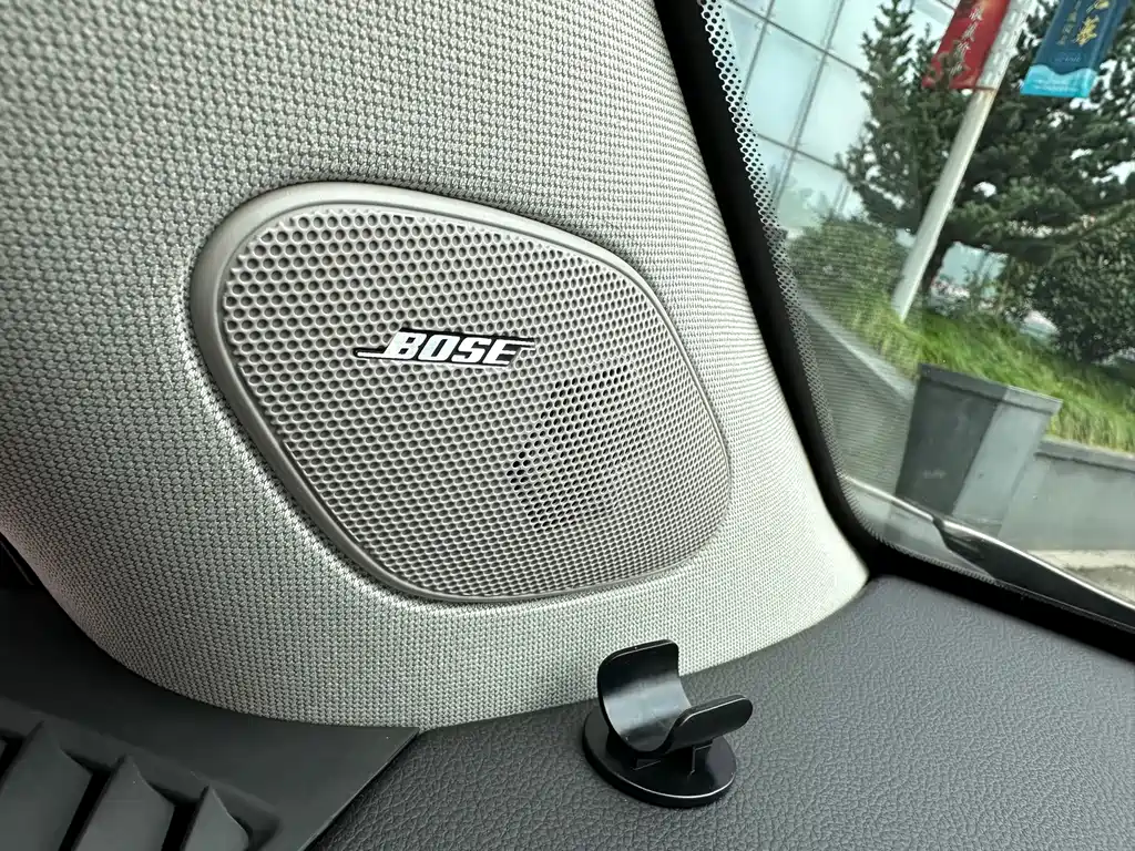 Cadillac SRX — миниатюра 25