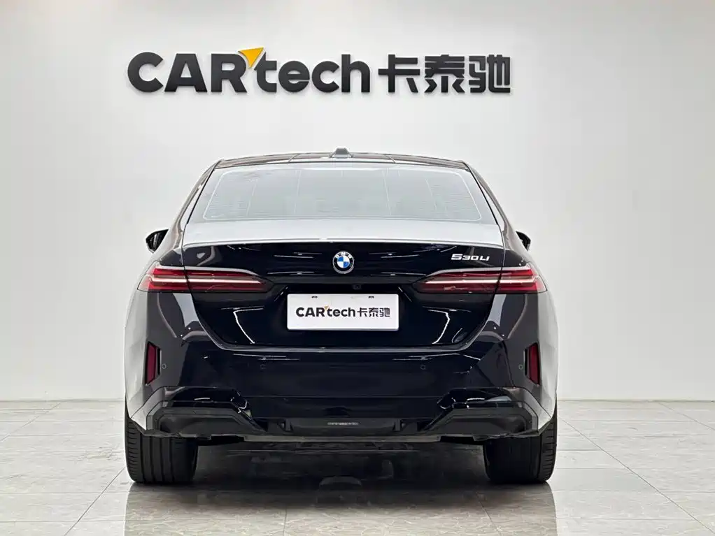 BMW 5 Series — миниатюра 4
