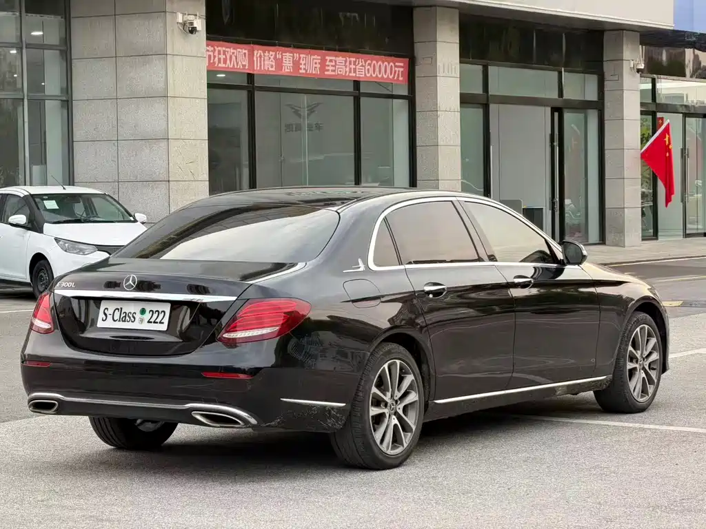Mercedes-Benz E-Class — миниатюра 9