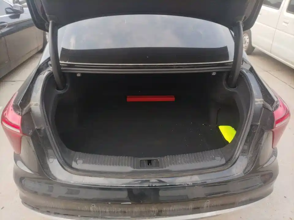 Hongqi Hongqi H5 — миниатюра 8