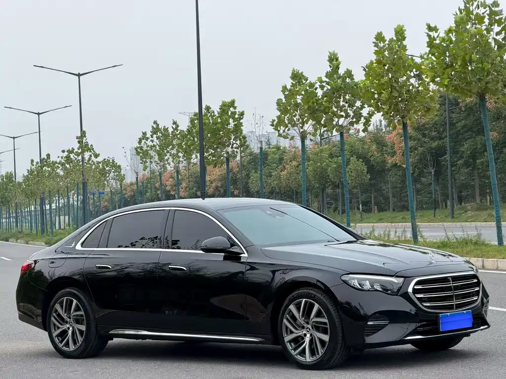 Mercedes-Benz E-Class — миниатюра 3