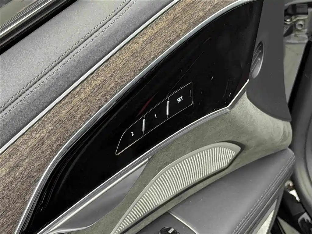Audi A8 — миниатюра 7