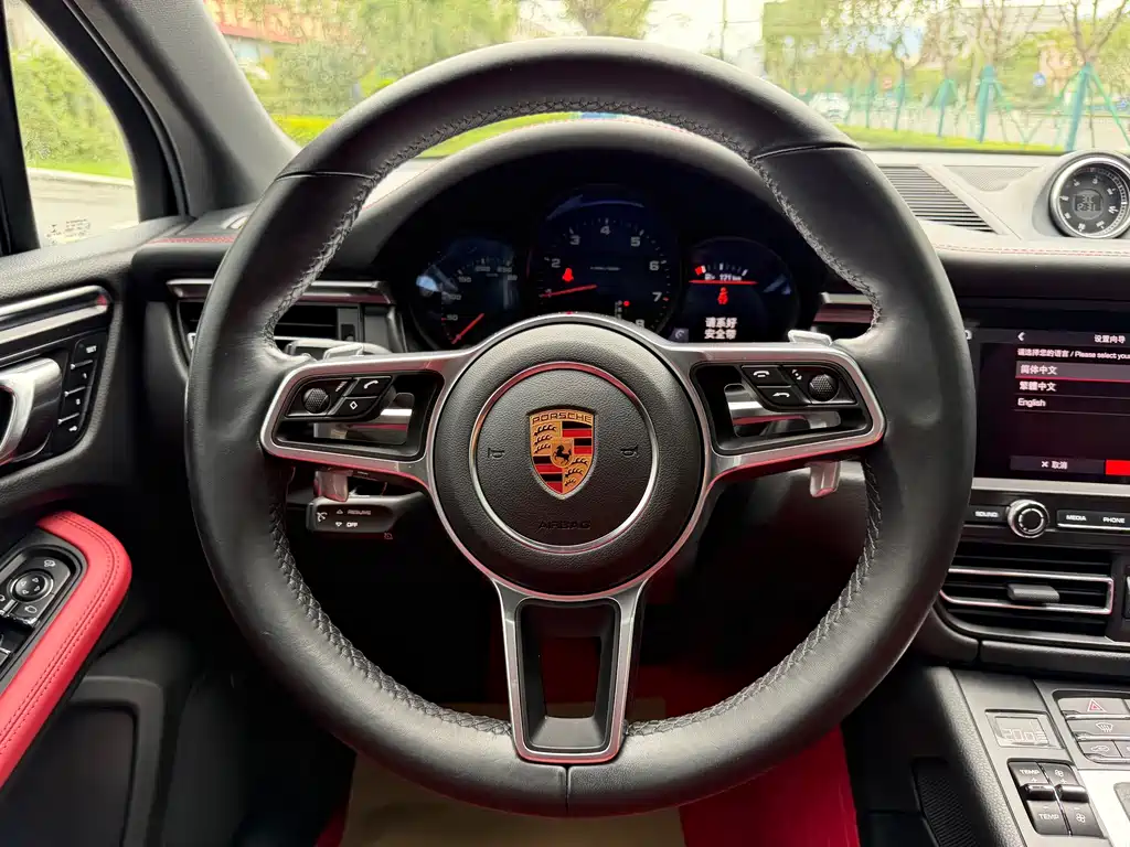 Porsche Macan — миниатюра 14