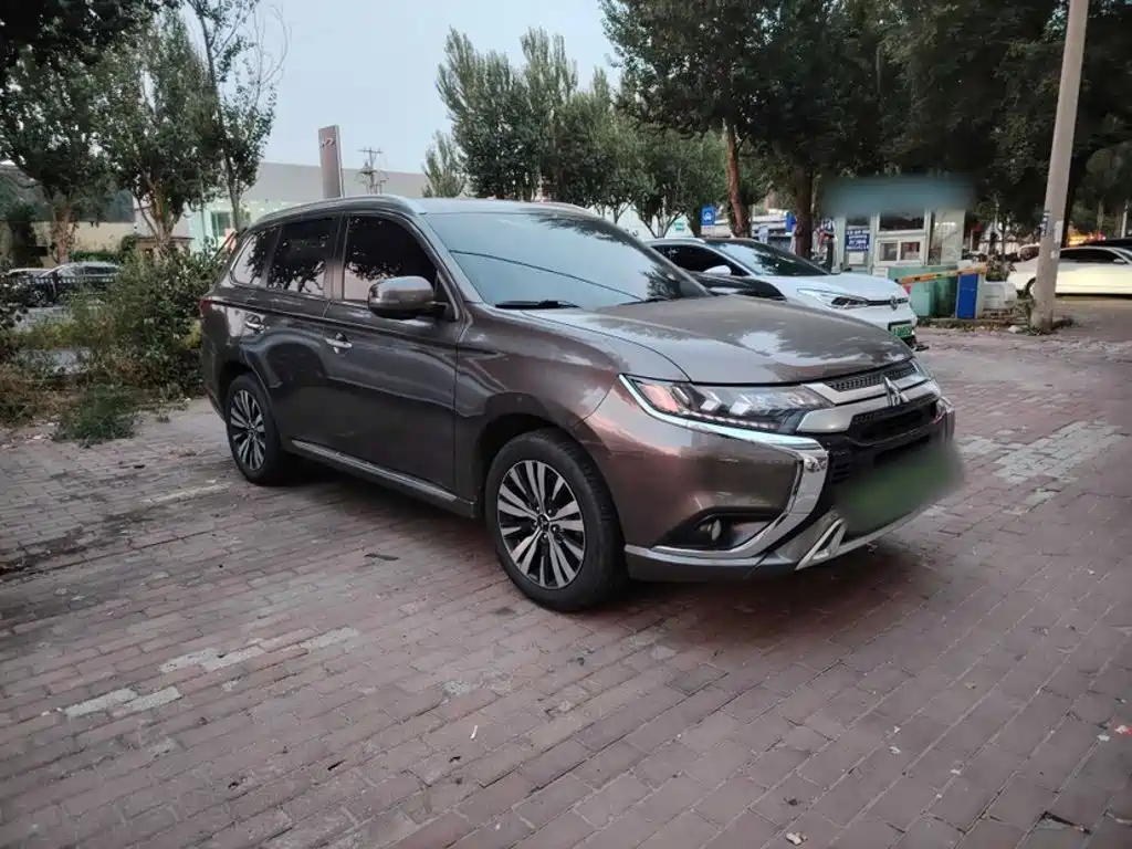 Mitsubishi Outlander — миниатюра 10