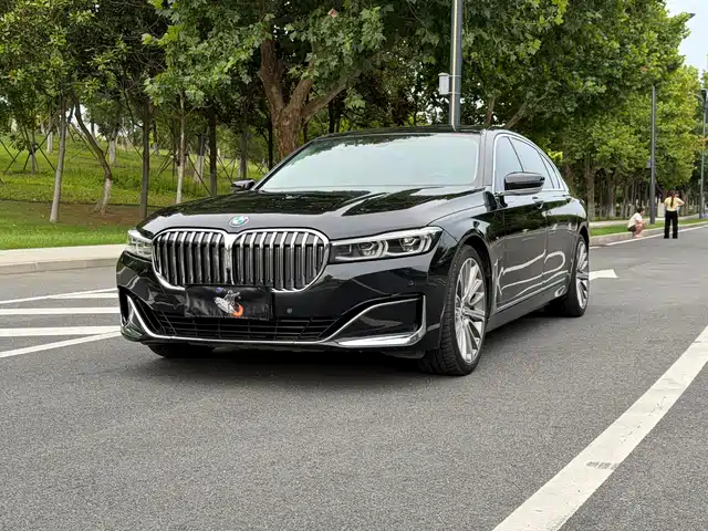 BMW 7-Series — фото 1