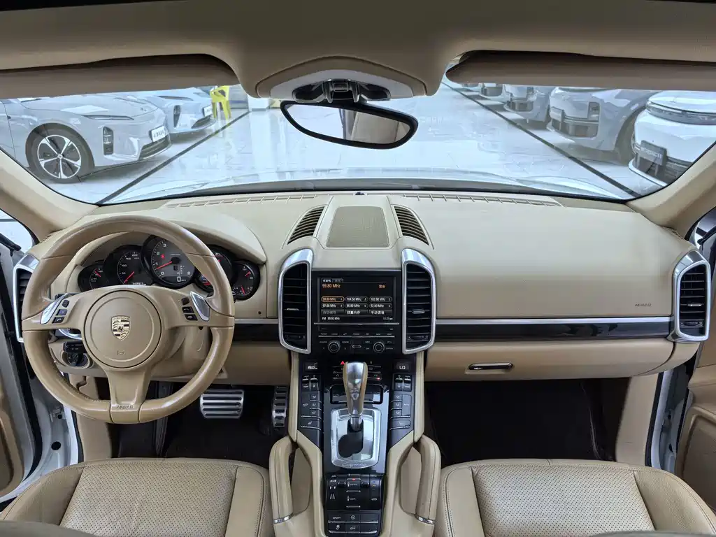 Porsche Cayenne — миниатюра 7