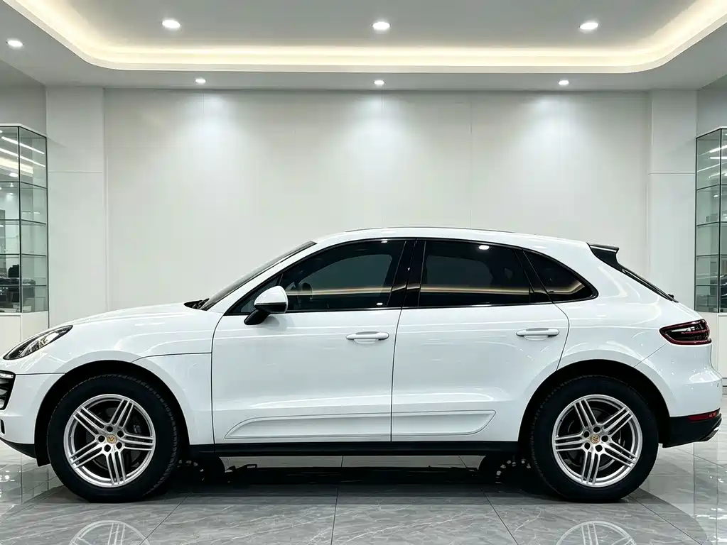 Porsche Macan — миниатюра 3