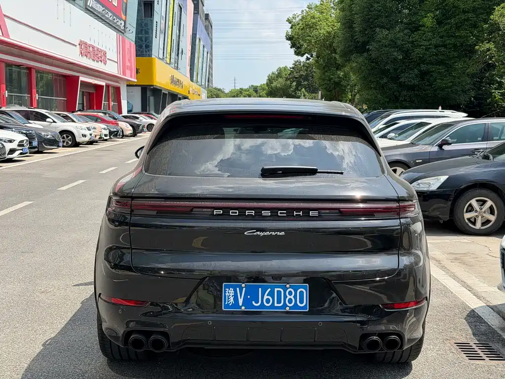 Porsche Cayenne — миниатюра 6