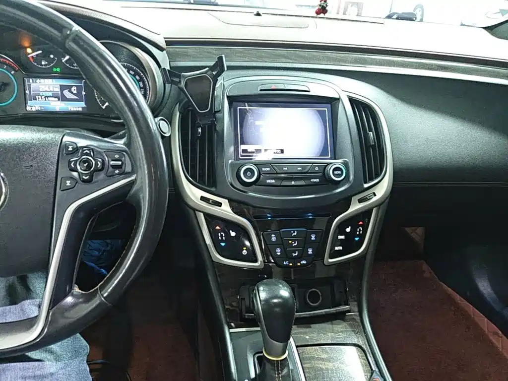 Buick LaCrosse — миниатюра 10