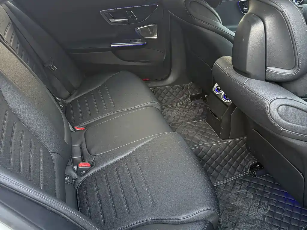 Mercedes-Benz C-Class — миниатюра 9