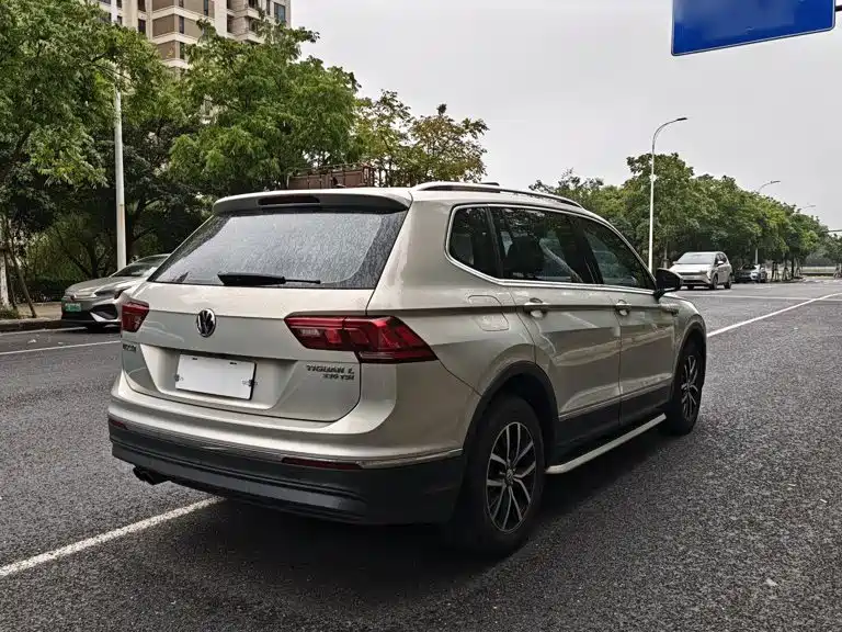 Volkswagen Tiguan L — миниатюра 12