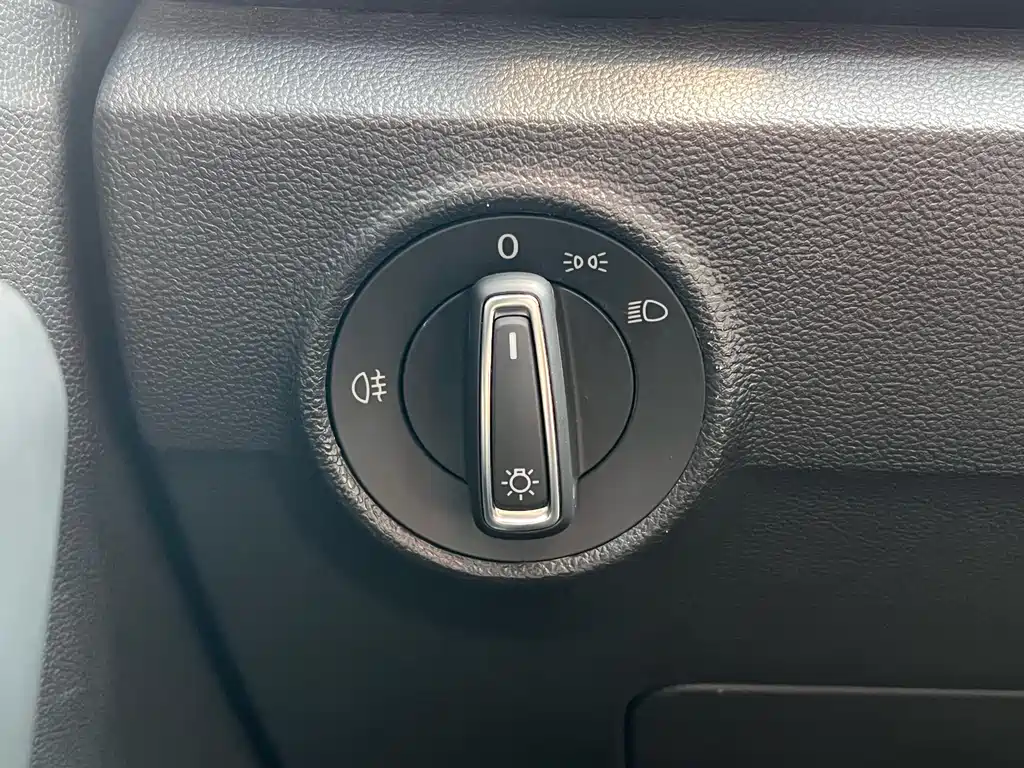 VOLKSWAGEN T ROC EXPLORING SONGS