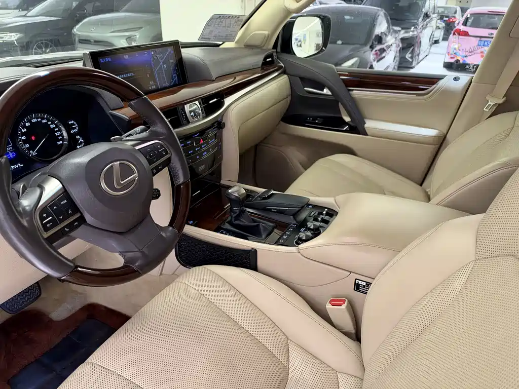 Lexus LX — миниатюра 4
