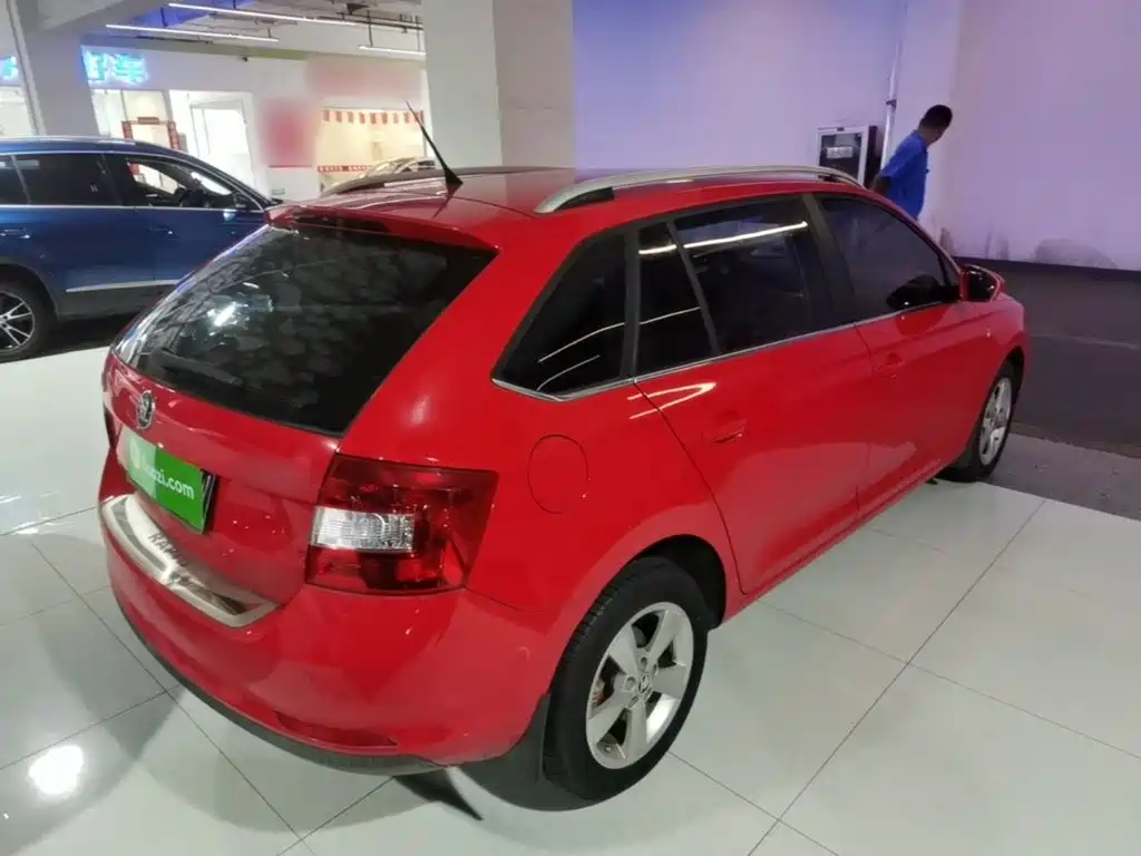 Skoda Rapid Spaceback — миниатюра 7