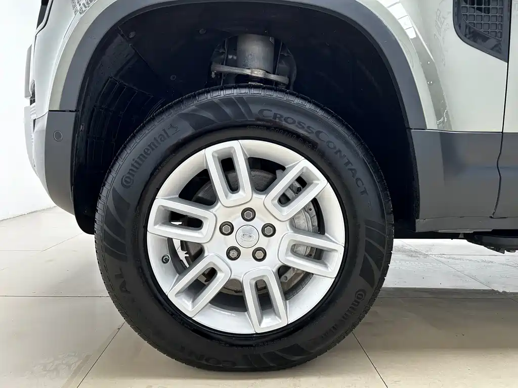 Land Rover Defender — миниатюра 21